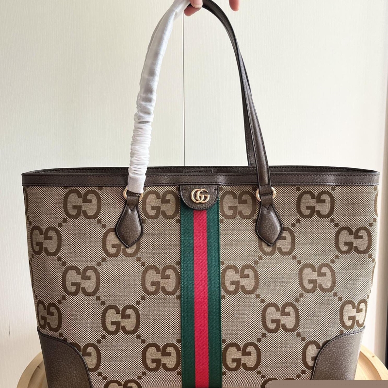 G*u*i shopping bags